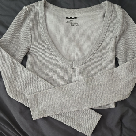 Garage Women's Light Gray Ribbed V-Neck Crop Top - Picture 1 of 3